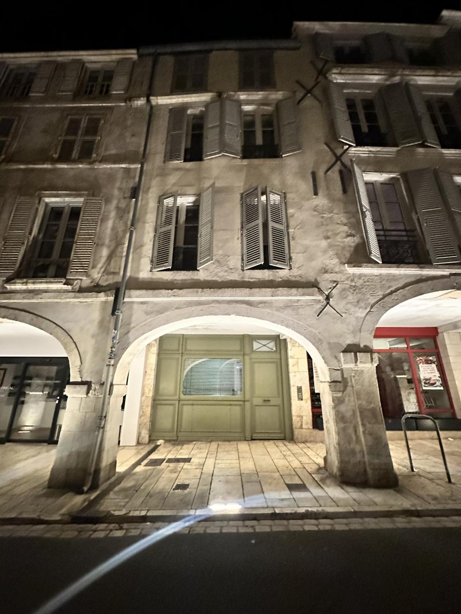 Appartement Hyper Centre A 80M Du Vieux Marche, T2 Calme Vue Sur Les Toits Rue Du Minage à La Rochelle  Extérieur photo
