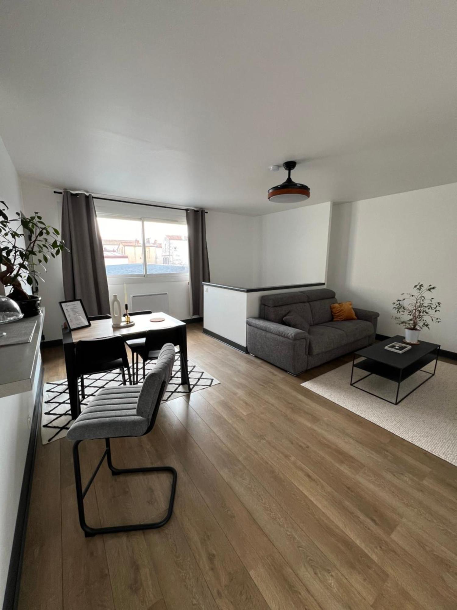 Appartement Hyper Centre A 80M Du Vieux Marche, T2 Calme Vue Sur Les Toits Rue Du Minage à La Rochelle  Extérieur photo