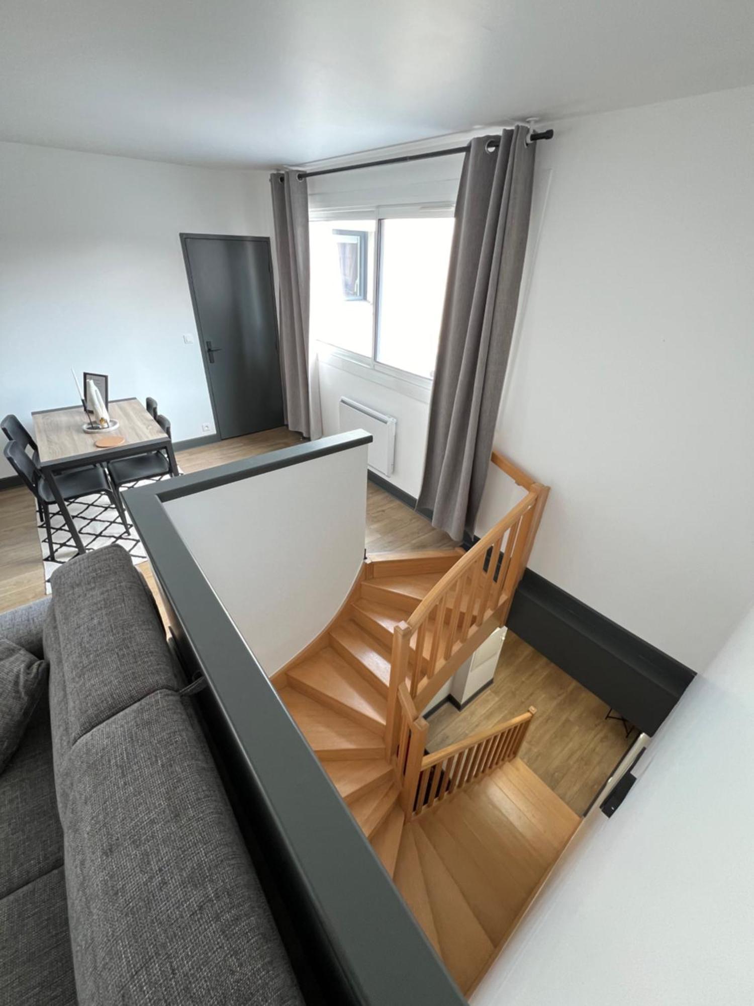 Appartement Hyper Centre A 80M Du Vieux Marche, T2 Calme Vue Sur Les Toits Rue Du Minage à La Rochelle  Extérieur photo