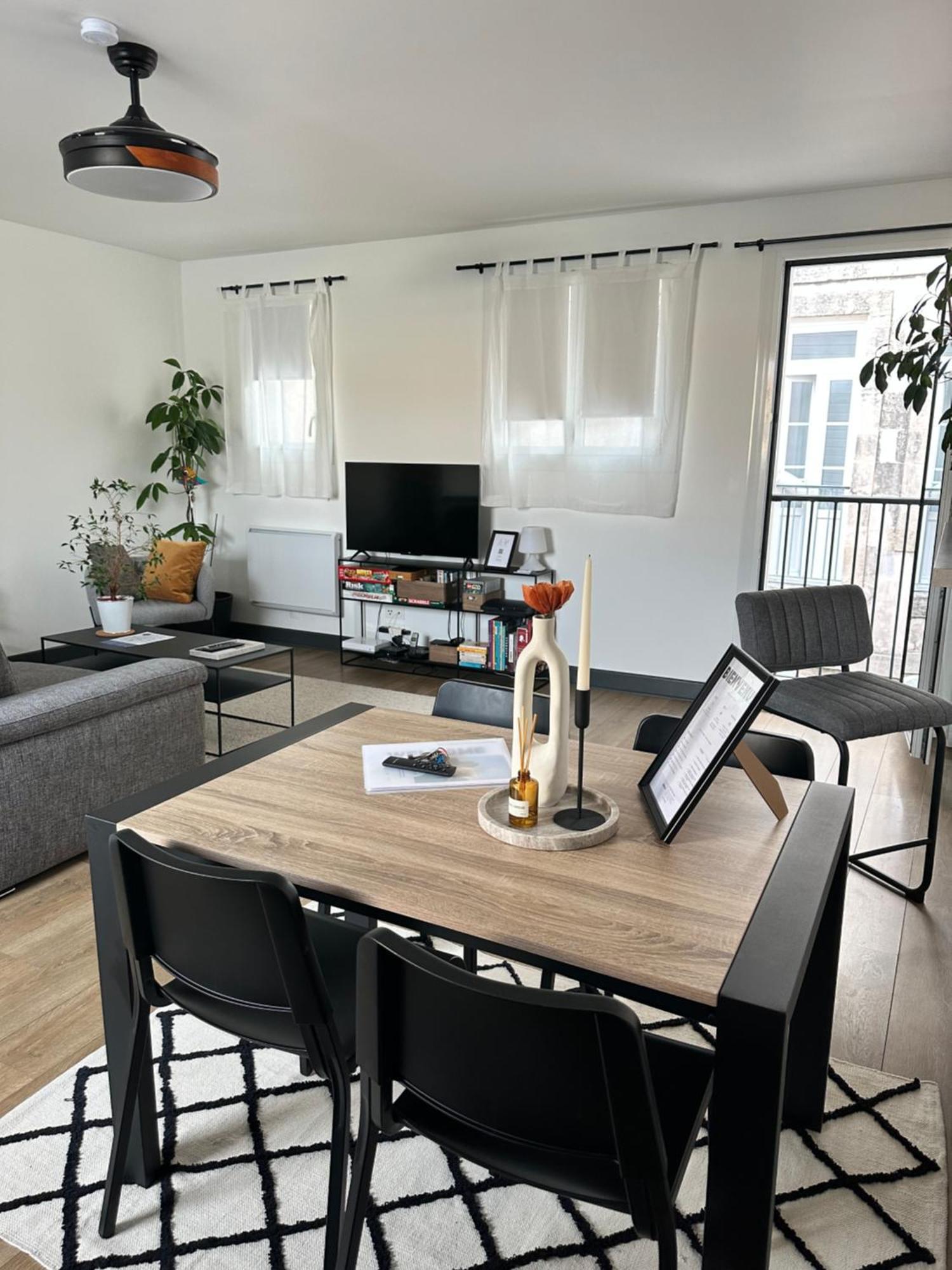 Appartement Hyper Centre A 80M Du Vieux Marche, T2 Calme Vue Sur Les Toits Rue Du Minage à La Rochelle  Extérieur photo