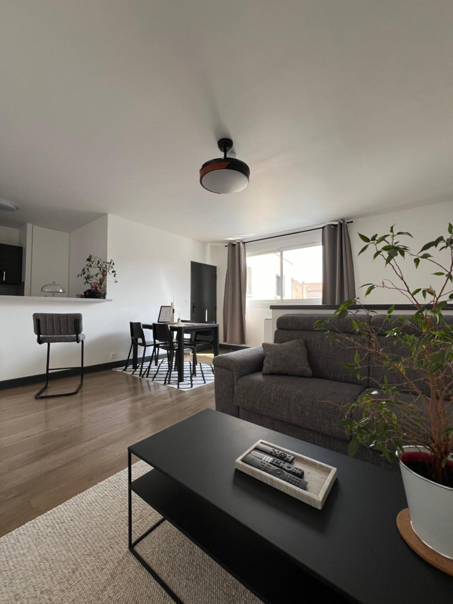 Appartement Hyper Centre A 80M Du Vieux Marche, T2 Calme Vue Sur Les Toits Rue Du Minage à La Rochelle  Extérieur photo